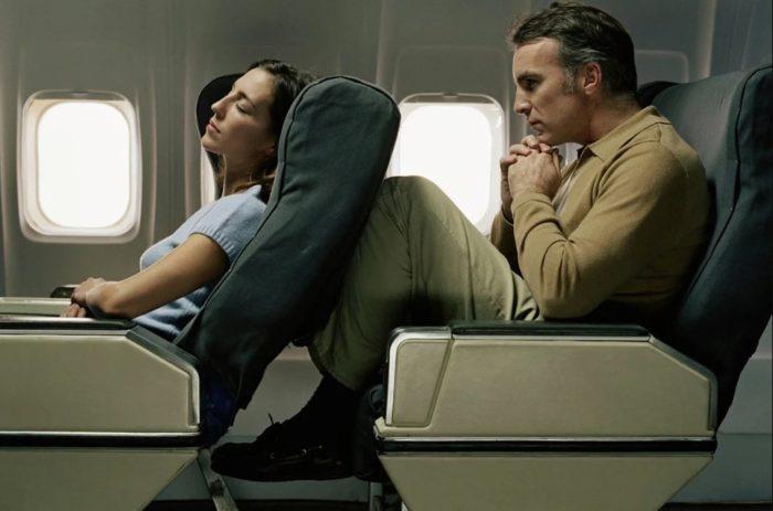 Почему отекают ноги в самолёте